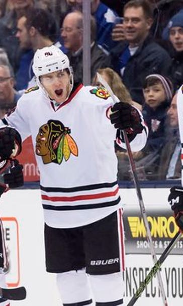 Kane scores first hat trick of season, Blackhawks win 10th straight